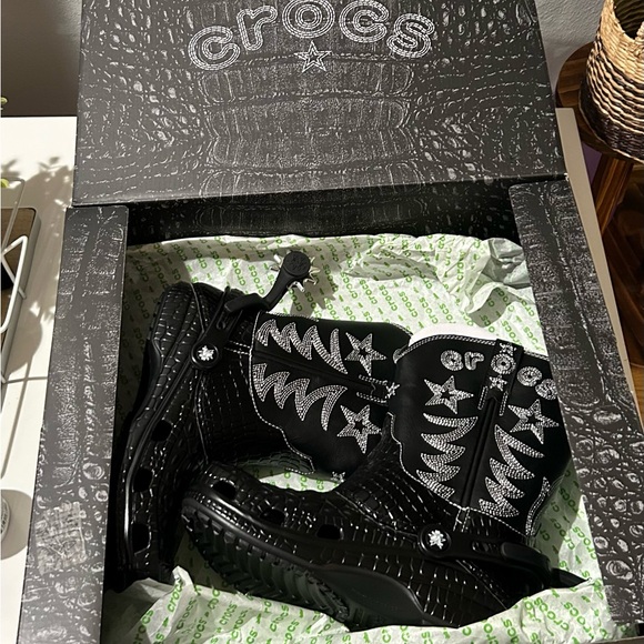 NEW in box Crocs cowboy boots with charms - Picture 10 of 10